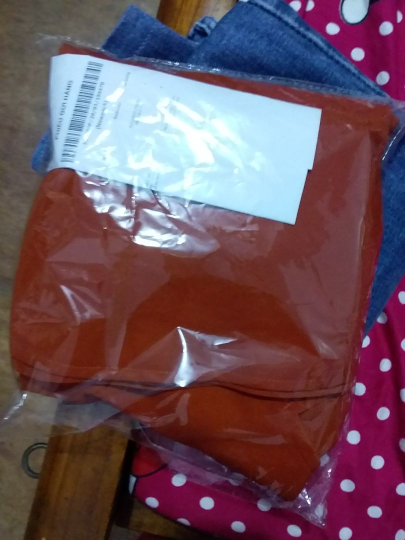 mua cỡ S mà to quá. tưởng cỡ M. phải bóp bớt bụng mới mặc được