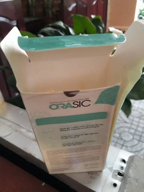 Tôi buồn hết sức, chai dung dịch vệ sinh hằng ngày sao đổ , chảy ra tè le, thấm ra hết cả cái hộp đựng chai dung dịch😭.Tôi cám ơn Công ty đã gởi tôi chai mới.Trân trọng