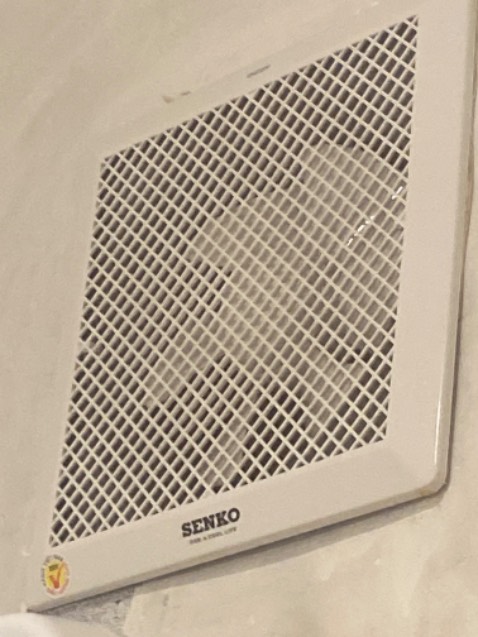 Fast delivery. Strong large (25cm) fan. Happy