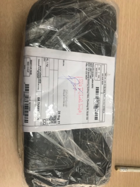 Hình ko đúng theo mẫu. Hình màu nâu, giao màu đen