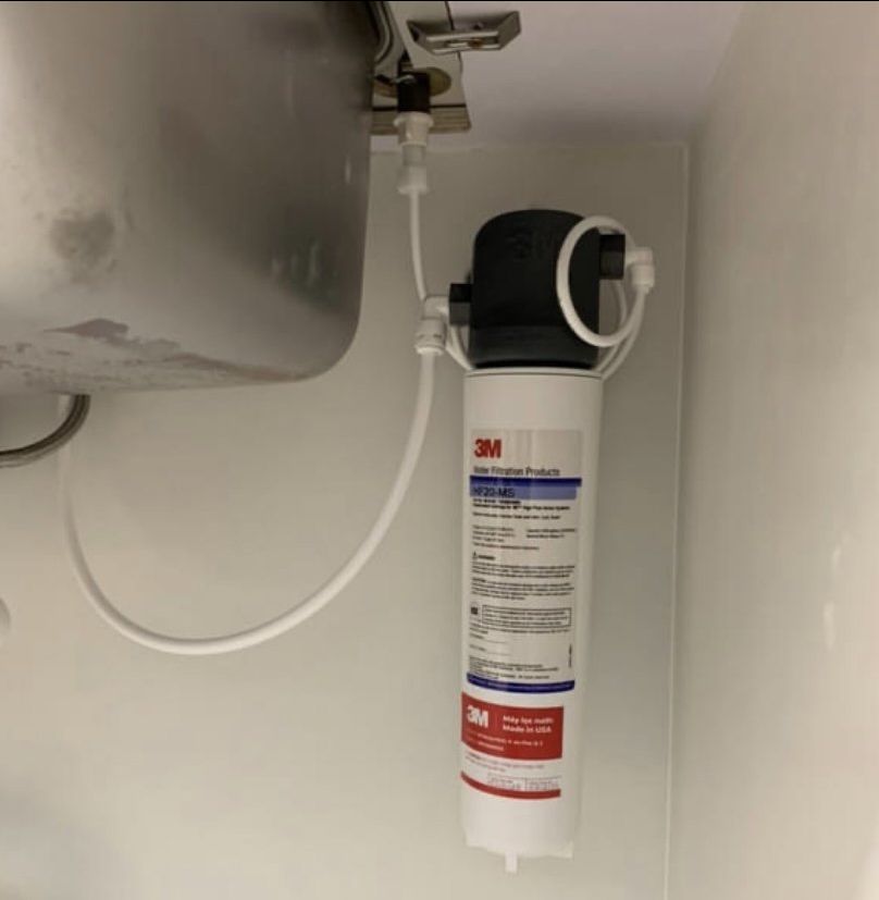 Đúng hàng chính hãng 3M Mỹ, nước sạch đạt chuẩn xài rất yên tâm, đã lắp cho ở nhà và ở tiệm cà phê, dịch vụ lắp đặt chu đáo, hướng dẫn tận tình, tới thời kỳ thay lõi tôi sẽ liên hệ shop.