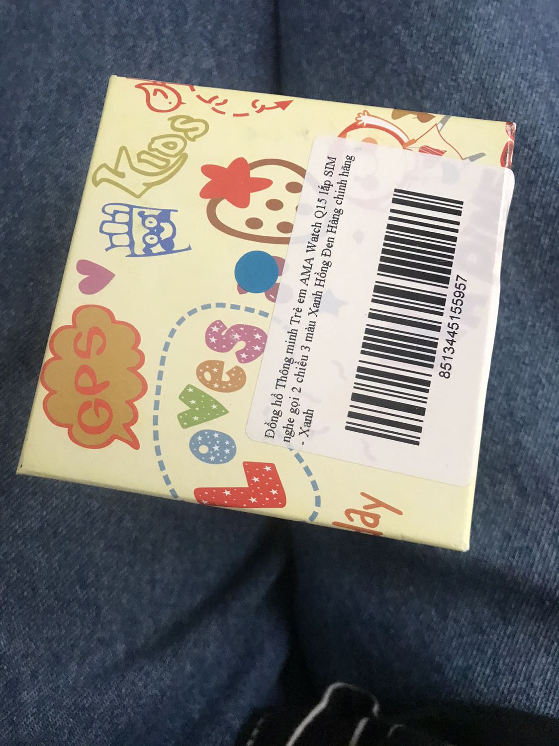 hàng đóng gói chắc chắn có tem niêm phong, tem hàng chính hãng đầy đủ, dùng cũng thấy dễ, đi đâu cho con mang theo cũng tiện để con nghe gọi với con, định vị thì cũng rất được