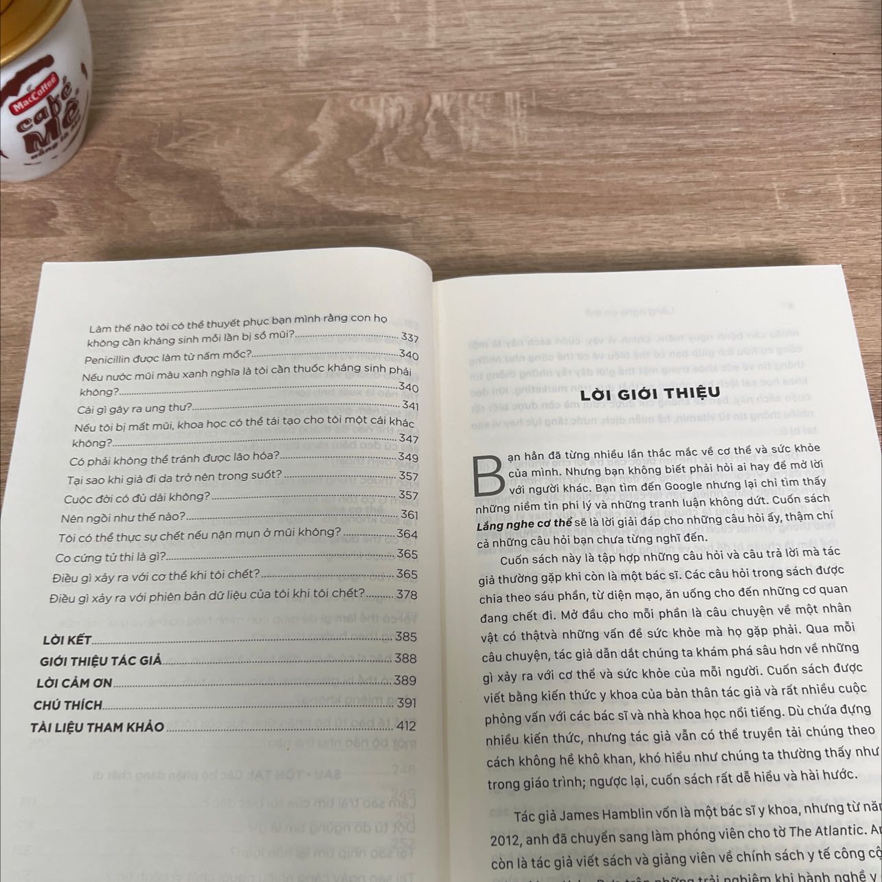 Cuốn sách cung cấp nhiều kiến thức thú vị. Tuy nhiên cá nhân mình thấy lời giải thích cho các câu hỏi khá dài dòng và đôi khi hơi lan man. Cuốn sách cung cấp nhiều kiến thức thú vị. Tuy nhiên cá nhân mình thấy lời giải thích cho các câu hỏi khá dài dòng và đôi khi hơi lan man.
