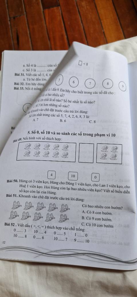 Chu in trang den, sach in binh thuong.