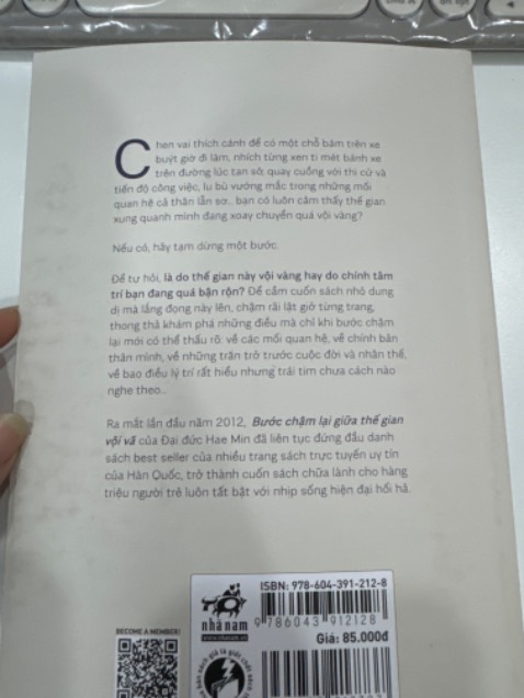 Lối viết văn theo kiểu độc thoại với bản thân, ngôn từ dễ hiểu cũng dễ chạm vào nội tâm.