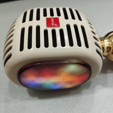 Giao hàng nhanh chóng, shop tư vấn rất nhiệt tình
Hàng chính hãng, loa bên dc thiết kế bên trong micro, nghe hay, hút âm tốt, hát ổn, giá sale 1 củ, sp có bảo hành đầy đủ nên rất yên tâm. Mình mới mua thêm 1 cái để ghép đôi hát song ca.