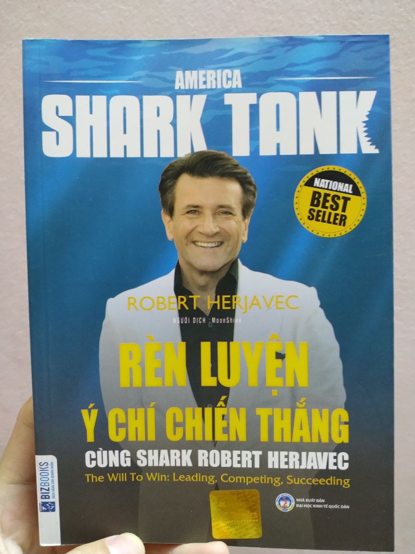 " Cuộc sống là để tận hưởng, tôi tận hưởng phần lớn mọi việc tôi làm hàng ngày, bao gồm cả thời gian và nỗ lực dâng hiến cho công việc" Sơ sơ qua cho các bạn câu hay này trong sách :v. Mua về và nghiền ngẫm nhé- hay đó!. Dịch vụ Tiki tuyệt vời nhá 5 sao. Sách mới, giá rẻ, giao hàng siêu nhanh. Mở mắt cái đã thấy anh ship gọi rồi. Đặc biệt anh phải giao cho mình 2 lần ( vì mình không nghe máy) nhưng anh vẫn rất vui vẻ, nhiệt tình. Cảm ơn anh, cảm ơn tiki.