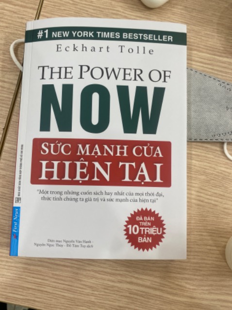 Sức mạnh của hiện tại là một hướng dẫn tự lực tâm linh được viết bởi Eckhart Tolle. Nó dạy độc giả cách sống trong thời điểm hiện tại và buông bỏ những chấp trước vào quá khứ và tương lai. Cuốn sách đã được nhiều người khen ngợi vì thông điệp đơn giản nhưng sâu sắc.