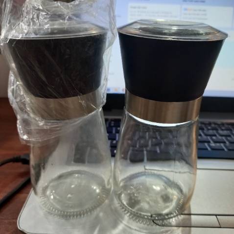 Hàng giả không bao bì nhãn  mác. Chất lượng không bằng hàng trung quốc. Lọ bẩn thỉu nhem