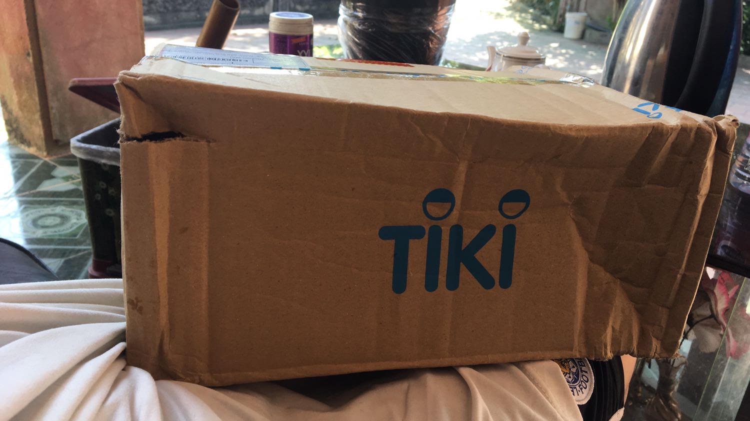 Sp thấy ok, date xa, shop tư vấn rất nhiệt tình, giá cả hợp lí cho shop 5 sao nhưng còn về tiki thì chỉ cho 4 sao vì vận chuyển hàng thùng bị rách rưới tả tơi may là sp bên trong không có vấn đề ?