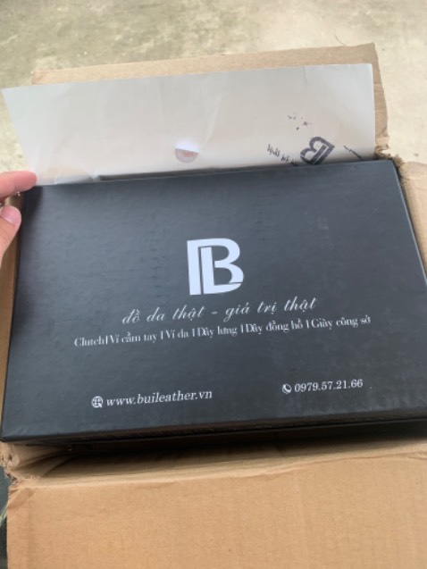 Tôi sẽ ủng hộ shop này nhiều nữa vì chất lượng thì khỏi bàn, đặc biệt là thái độ và cách thức phục vụ của shop cực kì chuyên nghiệp. Mình mua đôi giày size 42 khá to so với chân của mình nên đã đề nghị shop đổi xuống size 41. Ngay 1-2 ngày sau đã thấy đổi được đôi mới. Đã thế shop còn hỗ trợ phí ship 1 chiều cho mình. Thực sự thích shop này!