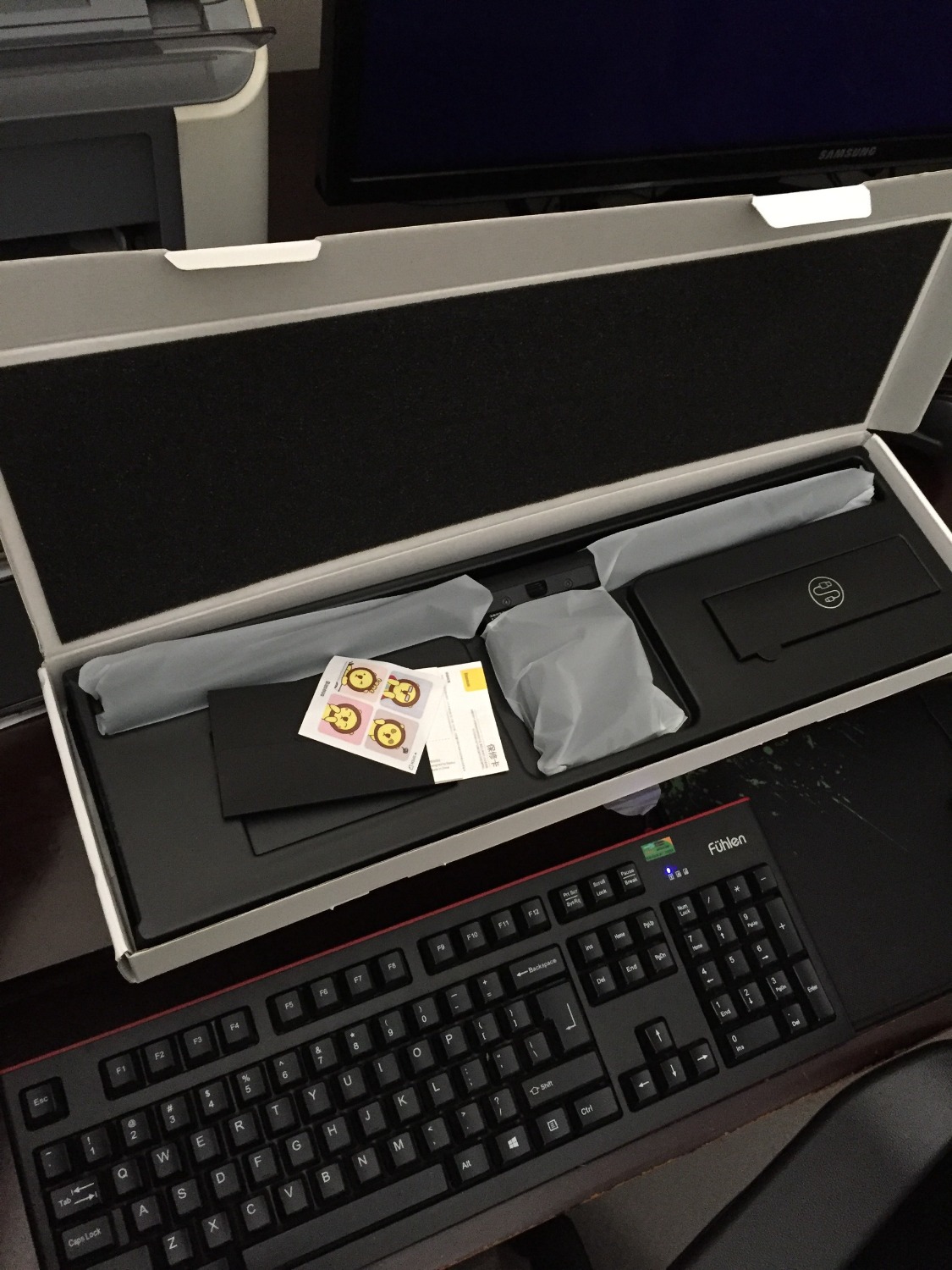 Đèn rất đẹp ,ánh sáng dịu không chói mắt,phục vụ rất tốt cho mắt nhất là ban đêm.Hàng chính hãng Baseus nên yên tâm.