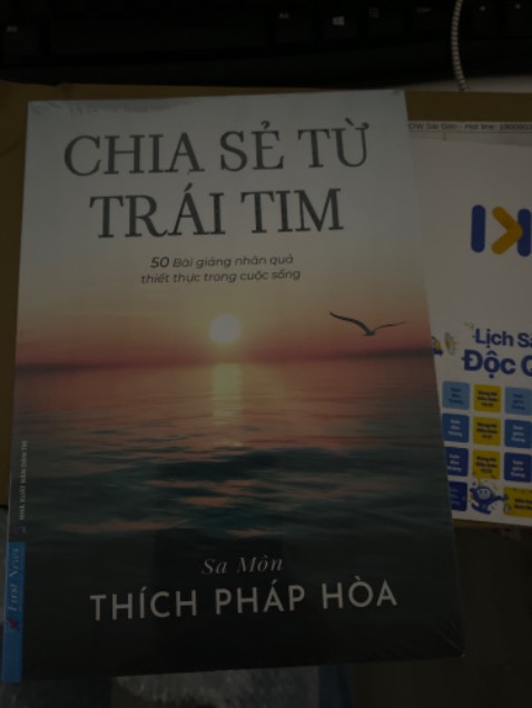 Sách giao đúng hẹn. Dù trời mưa nhưng sách được bao gói kỹ càng nên không ảnh hưởng, bên trong sách còn nguyên seal nữa. Sẽ tiếp tục ủng hộ lần sau