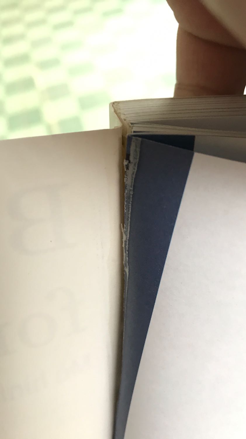 Sách vừa về, lấy ra đọc hôm trước hôm sau đã bị bung gáy dù mình hết sức nhẹ nhàng. Đọc cmt của các bạn review rồi nhiều bạn cũng gặp như mình. Tiki nên coi lại chất việc đóng sách này. Đừng để chỉ vì điểm này mà người dùng lại mất thiện cảm với một cuốn có nội dung hay! Yêu cầu tiki giải quyết đổi sách cho mình nhé.