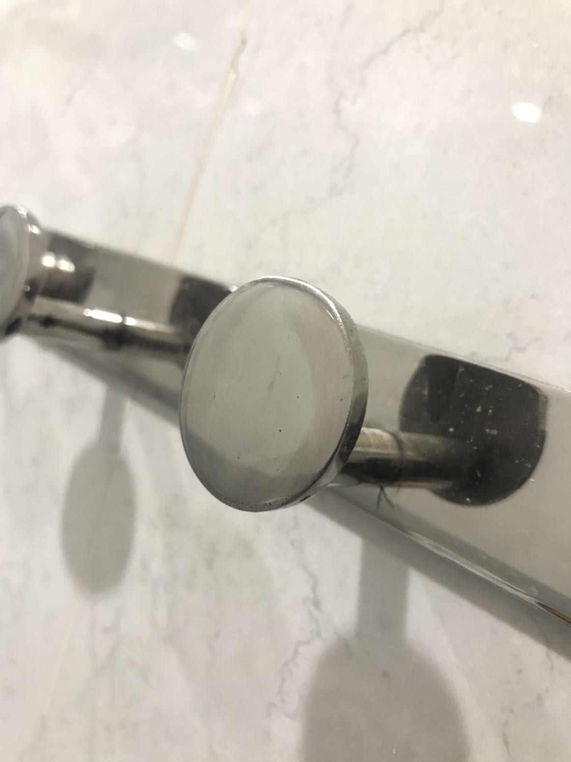 Nhìn xa thì cũng dc, nhìn gần thì thấy chi tiết chưa được sắc nét , vì ghi là của Bảo inox nhưng thực tế có lẽ là không phải