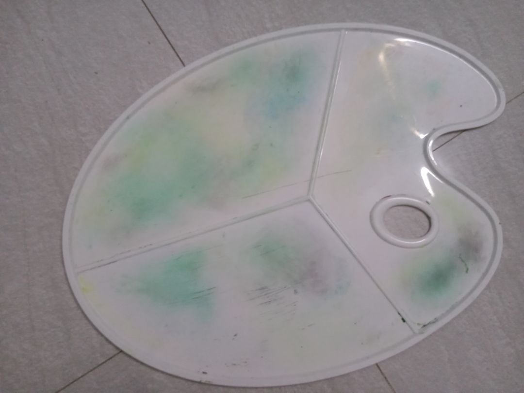 Xài nhiều khay bị dính màu