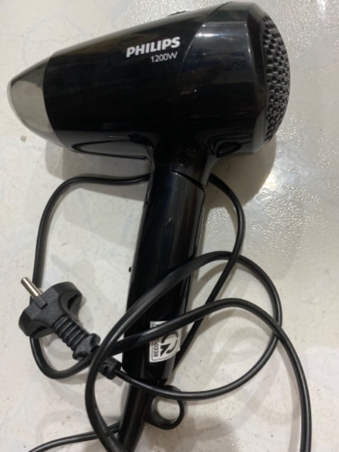 máy sấy hoạt động ok, không quá ồn, sấy mát vẫn thấy gió nóng nhẹ, không có mùi nhựa, đầy đủ phiếu bảo hành. thích ở chỗ nó gọn nhẹ, cầm đi du lịch ok