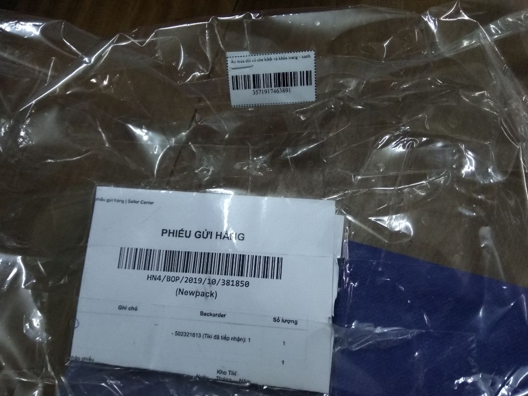 Không biết đây là lần thứ mấy rồi mà tiki vẫn giao không đúng hàng mà tôi đã đặt! Tôi đặt áo mưa đôi cơ mà, tem bên ngoài vẫn để áo mưa đôi nhưng bên trong lại là áo mưa đơn. Sao cứ giao sai hoài vậy?