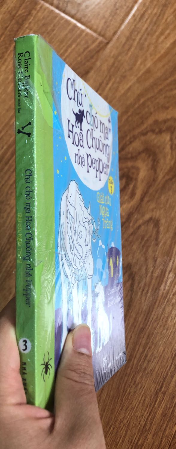 Sách mới còn màng co, tuy màng co hơi tơi tả vì trong kho lâu ngày. Bộ ba cuốn sách này rất hay và ý nghĩa. May mắn đợt này Trẻ lại sale 50% nên hốt được cả bộ, vô cùng ưng ý. Tiki giao hàng nhanh, hộp bọc cẩn thận.