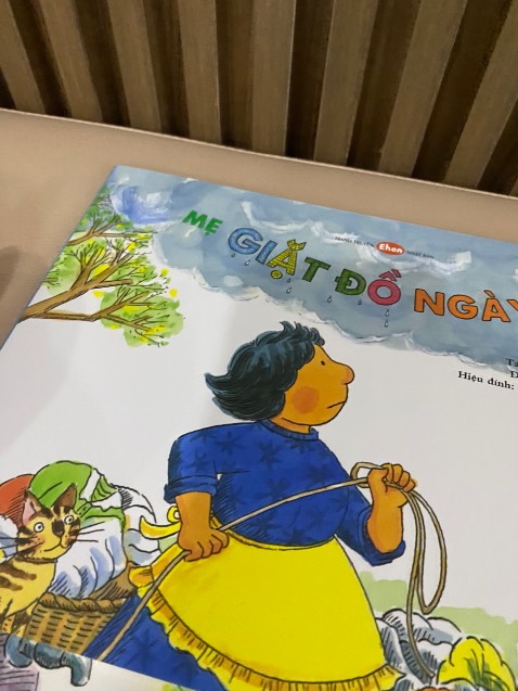 shop đóng gói cẩn thận có cả thư cảm
ơn và hình dán cho con