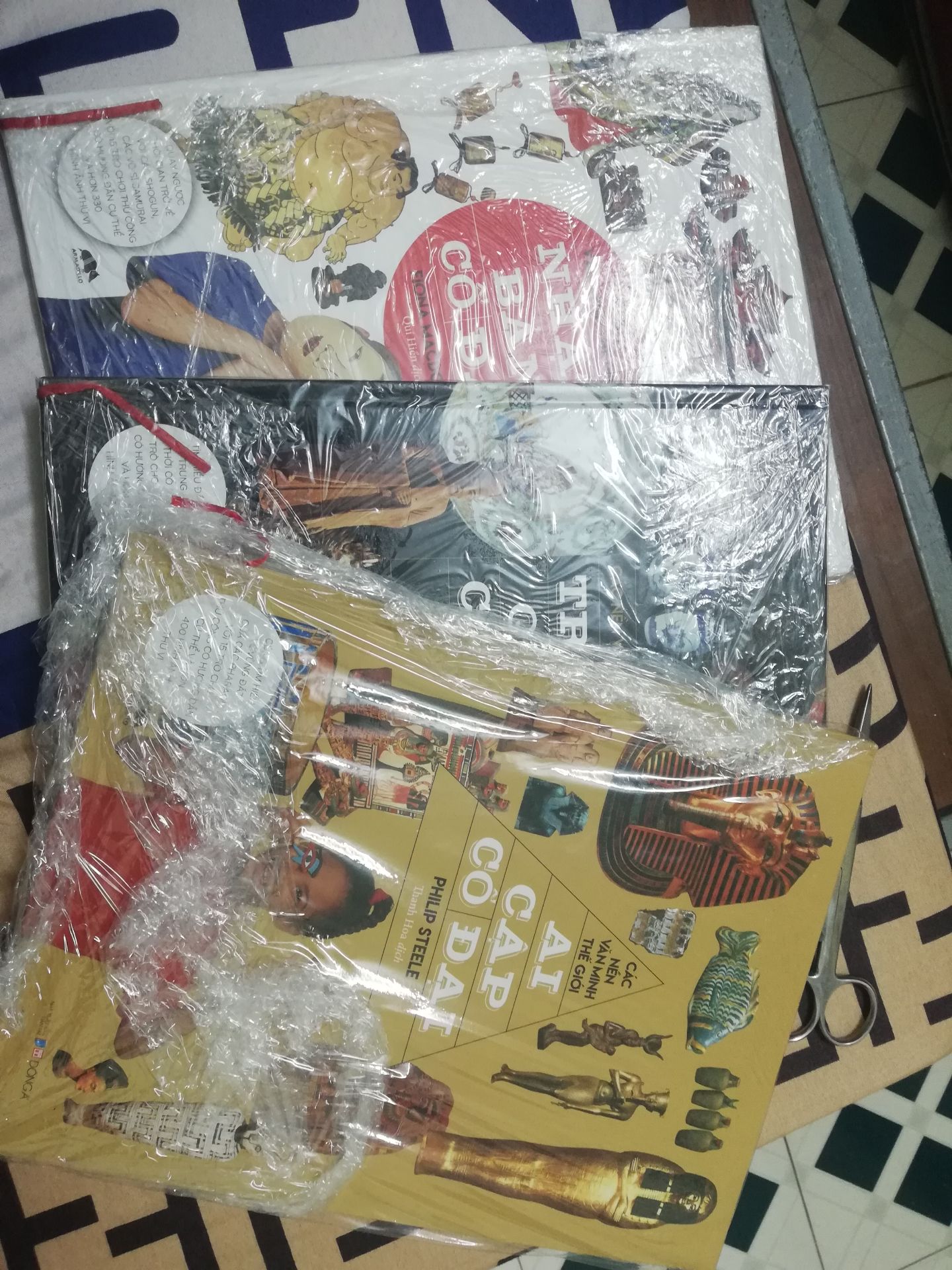 Sách đẹp, chưa đọc nhưng nhìn mẫu mã ưng lắm, đóng gói cũng cẩn thận