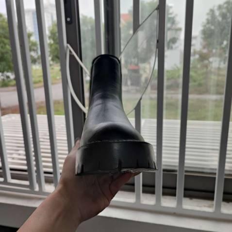 Mua giùm cho anh , nhưng thấy rất đẹp và thích , giày chắt chắn , okela luôn 
Nên mua nha mọi ngừ