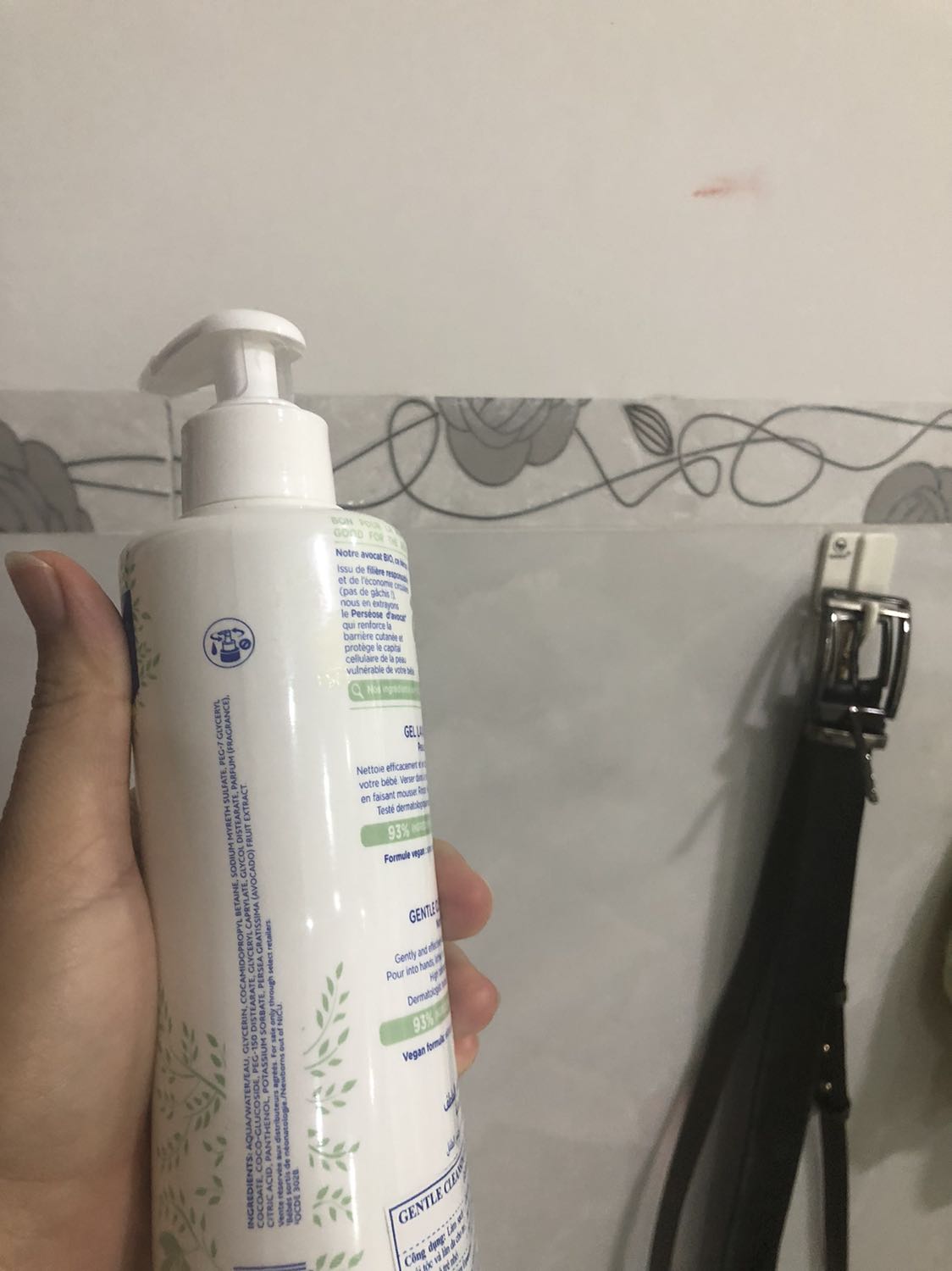 Giao hàng không giống như mẫu đăng bán. Sản phẩm không có tem đơn vị nhập khẩu, không có mã QR, nghi là hàng giả. Nhắn tin cần gặp tư vấn viên nhưng Tiki không hỗ trợ. Thật sự rất thất vọng.