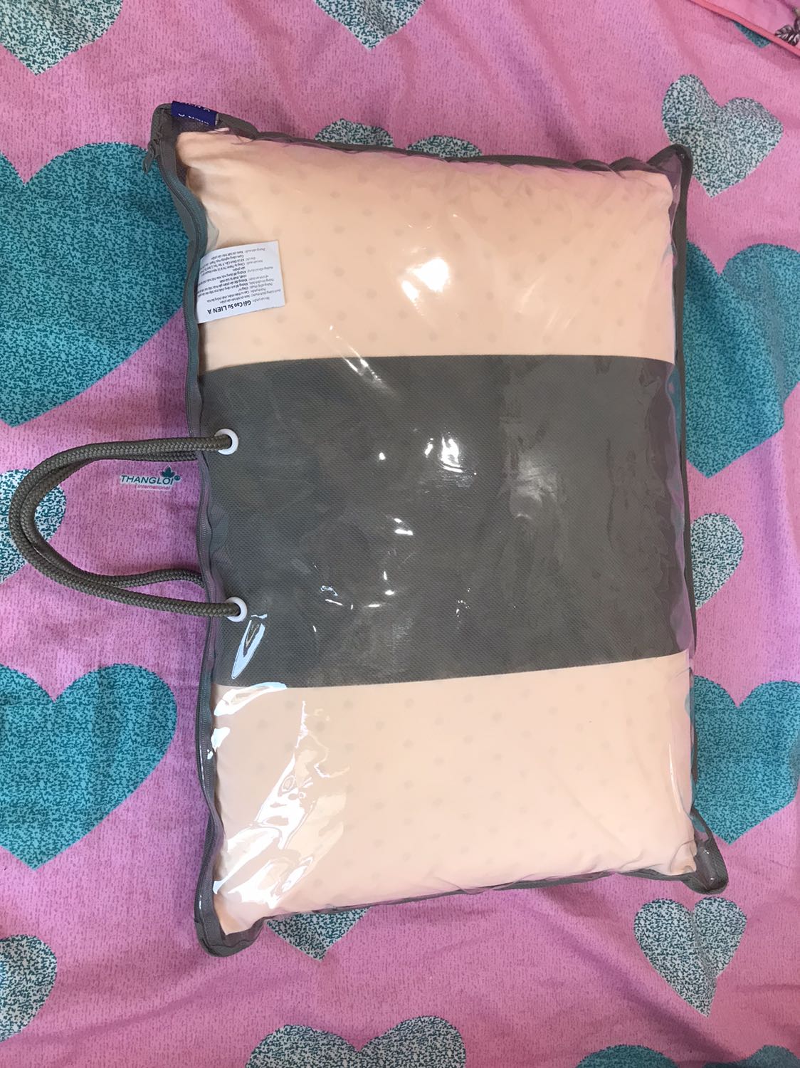 Gối rất mềm mại, nằm êm. Shop giao hàng sớm hơn dự kiến, gọi điện trước khi giao và hỗ trợ đổi địa chỉ nhận hàng luôn. Vote 5 sao!