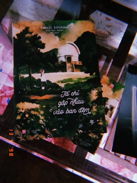 Bìa đẹp bắt mắt. In ấn rõ ràng. Quà tặng còn xinh xẻo nữa. Mình thích lắm🤩🤩🤩🤩