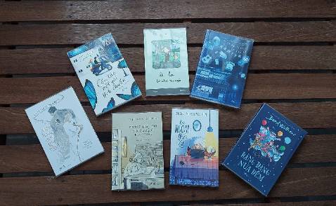 Mình mới đọc vài trang đầu nên chưa thể đưa ra nhận xét gì về nội dung, nhưng đánh giá của mình là sách có vài trang đầu giới thiệu nhân vật bối cảnh cho người đọc dễ hình dung thì cũng OK, nhưng khi vào nội dung từng chương thì chỉnh hiệu ứng khá khó chịu, chẳng hạn tiếng động hay tiếng la của nhân vật lại in đậm và phông chữ lớn hơn so với chữ khác, với cá nhân mình thấy khá bực và cảm thấy bị ngắt nhịp đọc, rối mắt không cần thiết