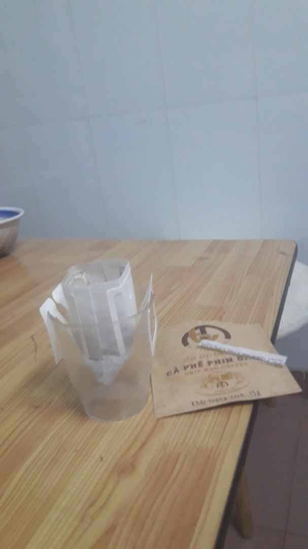 Tiki giao hàng nhanh, đóng gói gọn gàng, mẫu mã hộp đẹp đúng sản phẩm như hình. Đã uống cà phê đậm chất mộc hương vị thiên nhiên. 
Rất hài lòng với sản phẩm.
Cảm ơn Tiki cùng shop M&T fine coffee.