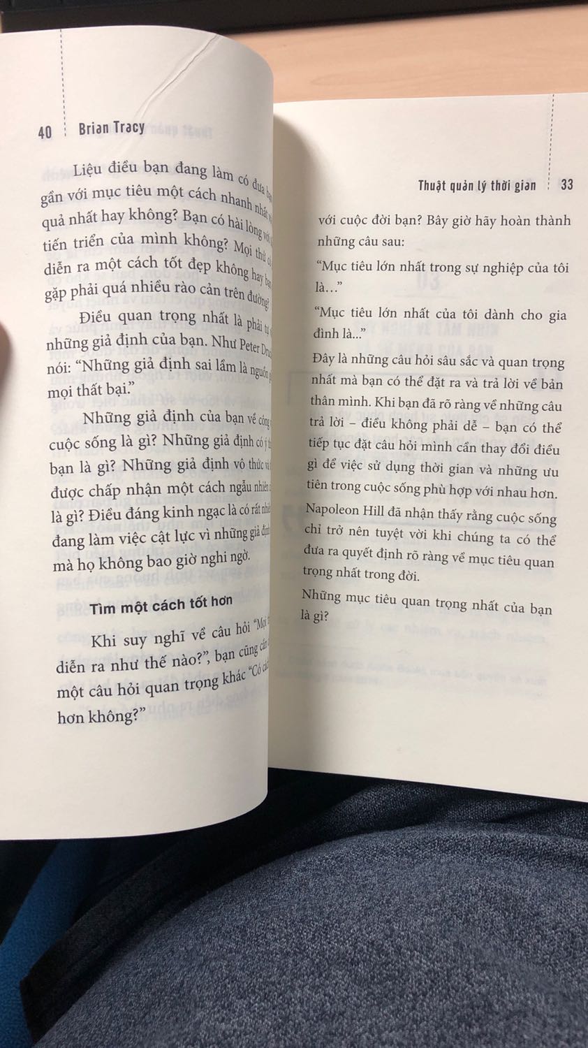 Sách bị lặp Chương rất nhiều. Số trang sách in rất lộn xộn. 1sao cho chất lượng sách!
