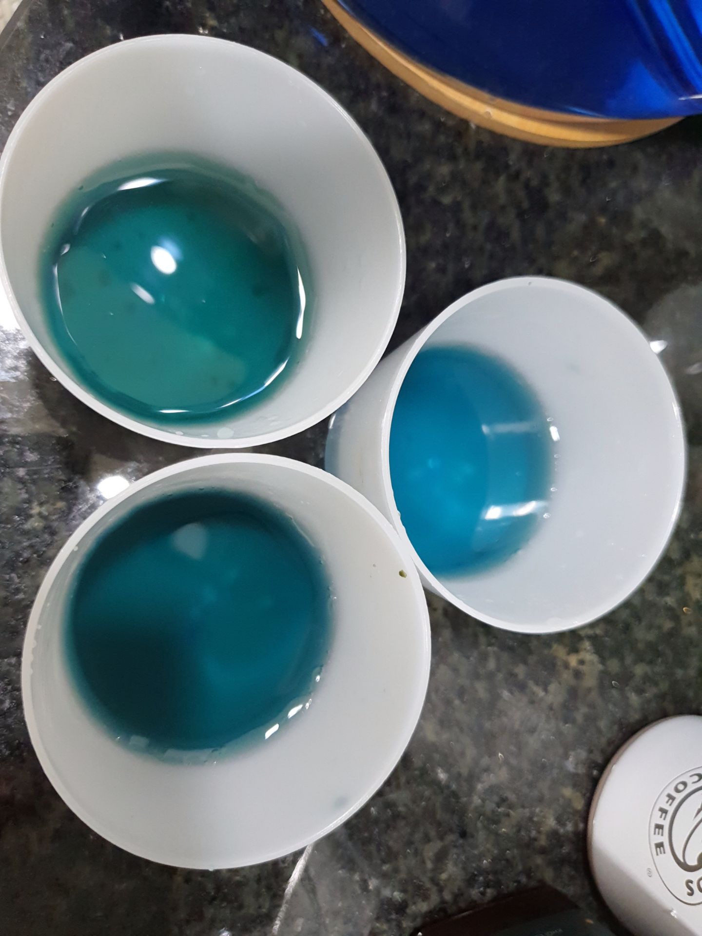 Nhỏ gọn, dễ thương. *** ra màu hơi khó hiểu. Nên cũng ko biết bộ lọc kiềm có hoạt động ổn định? 3 Mẫu gồm mẫu nước máy, mẫu nước từ máy lọc Casa Pureit và mẫu từ bình lọc nước kiềm.