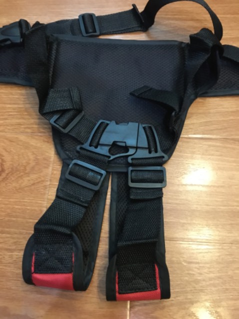 Dây đai có chất lượng rất tốt, có hình ảnh đẹp nên bé rất thích, dây có thể thay đổi chiều dài, khoá sập cứng cáp, đê  sử dụng