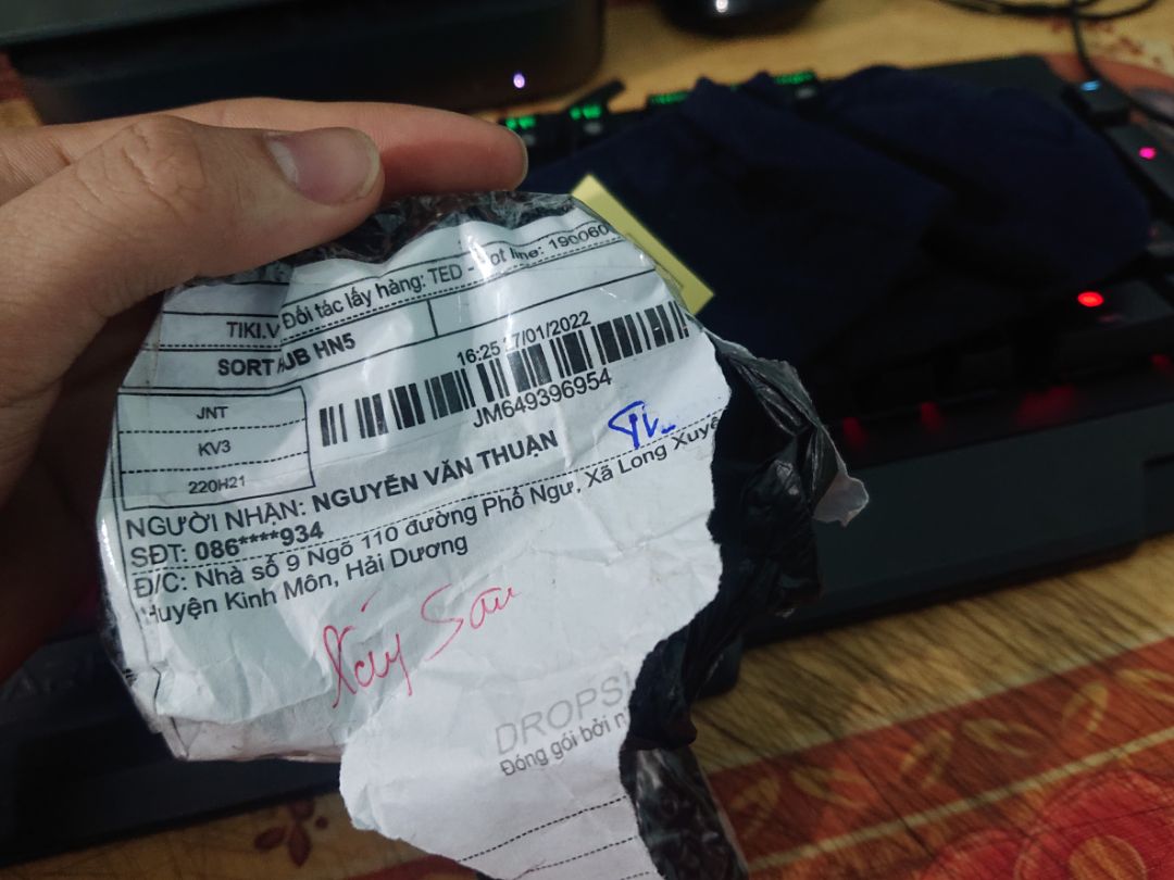 Mình mua 2 vòng cổ *** thì lại giao 1 đôi tất. Thất vọng quá