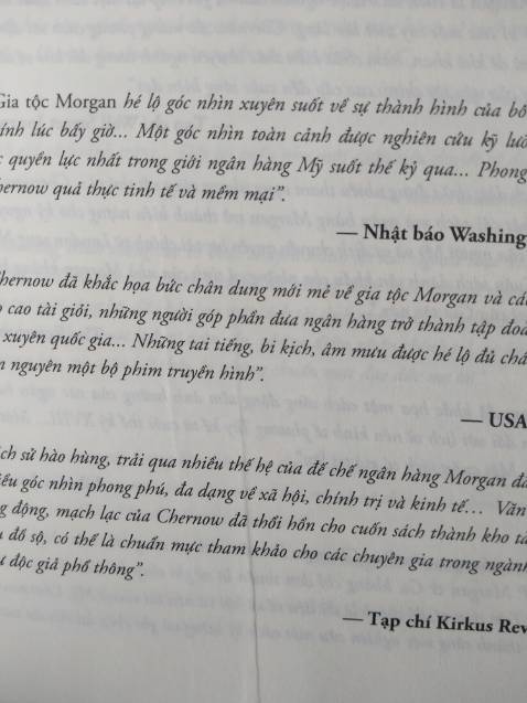 Dự kiến đến ngày thứ sáu, 13/01/2023 mới giao đến, nhưng đến thứ năm, ngày 12/01/2023 thì đã giao đến rồi 👍. 
Sách giao có mẫu mã đẹp, đúng như hình mẫu.
Đóng góp thì tạm được.
Tuy nhiên.
Thùng giao có biểu hiện rách. 
Sách có những phần bị móp. 
Trang sách hơi nhăn.
Dù sao thì cũng tạm ổn, có thể chấp nhận. Nhưng mình không thích phần bị móp.