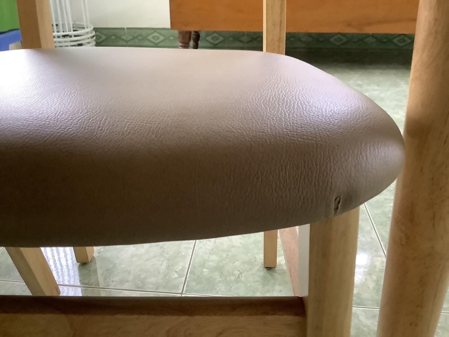 Sản phẩm bị rách . 6 ghế bị rách 5 cái , thì sẽ làm sao đây