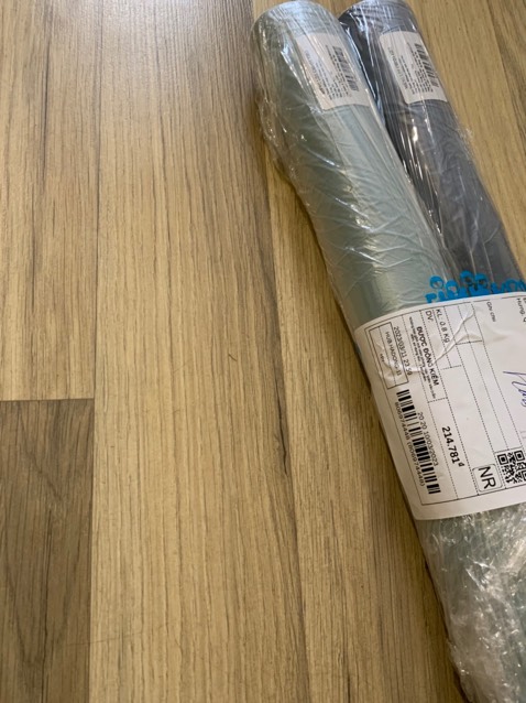 Rất bám bàn, bề mặt láng mịn.
Hai mặt tiện dụng. Rất dễ đi chuột.
Giá cả hợp lý rất đáng mua.