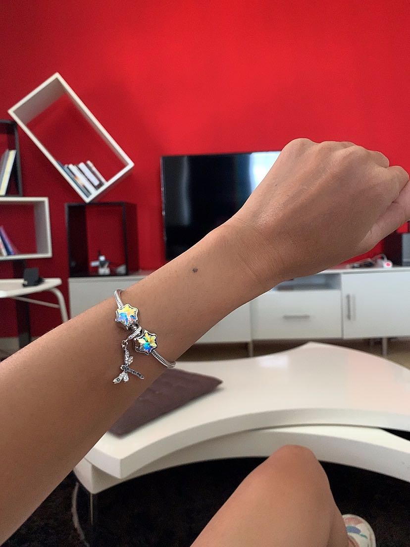 Đã nhận được vòng tay , rất là ưng ý nè, sản
phẩm thực tế đẹp hơn trong hình luôn lấp lánh lung linh . Sẽ ủng hộ shop nữa.