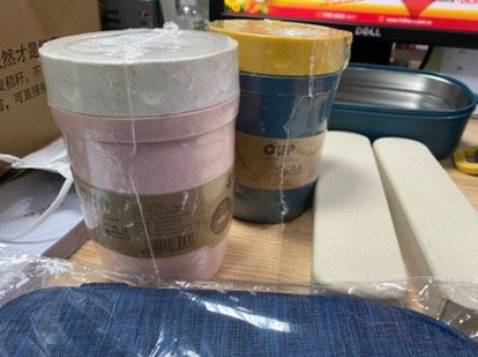 Giao đúng mẫu đã chọn. Chắc chắn. Lời khuyên là dùng cho 1 người ăn thì hợp. K có mùi hôi. Nên mua nhé.