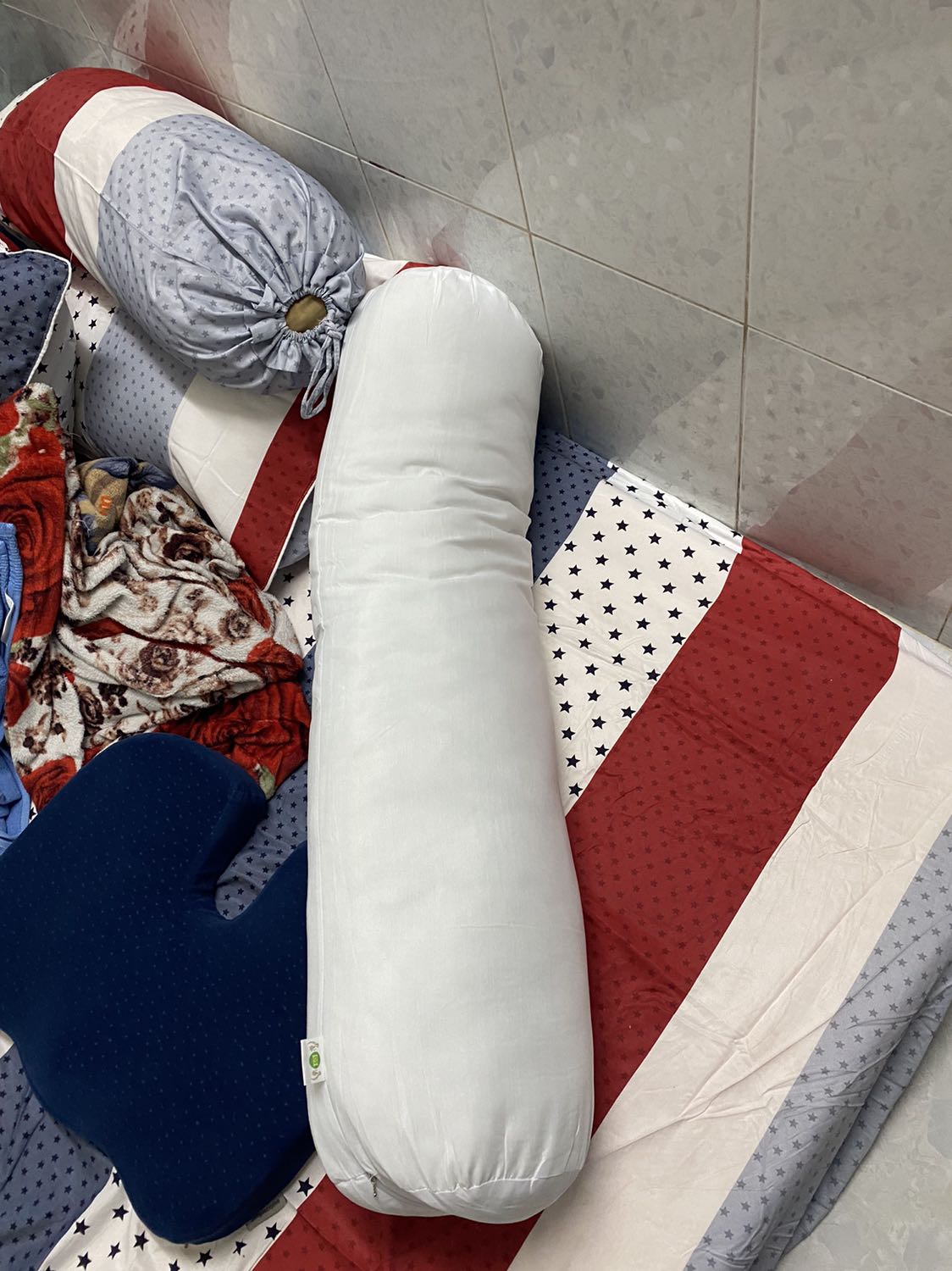 Gối ôm bọc kĩ chắc chắn,vừa vặn và to dễnoom ,cho 5 sao vì quá ổn áp so với tầm giá.