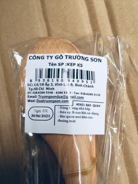 Vừa giao không đúng loại vừa thiếu hàng. 
* Đặt hàng: 5cái/hộp x2. Giao hàng loại rời, nhỏ, mỏng hơn, chỉ có 9 cái. Tôi chụp so sánh 2 loại (đã mua xài thử, nay đặt thêm mà giao như vầy)
* Cùng đơn, tôi đặt kẹp gỗ loại K1A giao K5. Phiền lòng.