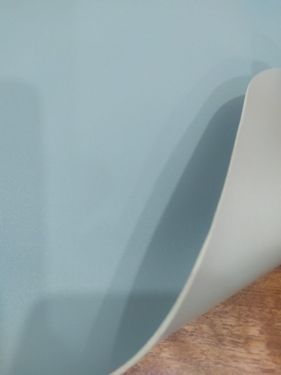 Sản phẩm dày dặn bề  mặt mịn và rất bám chuột,  giao hàng nhanh, shop thân thiện. Se quay lại ủng hộ shop