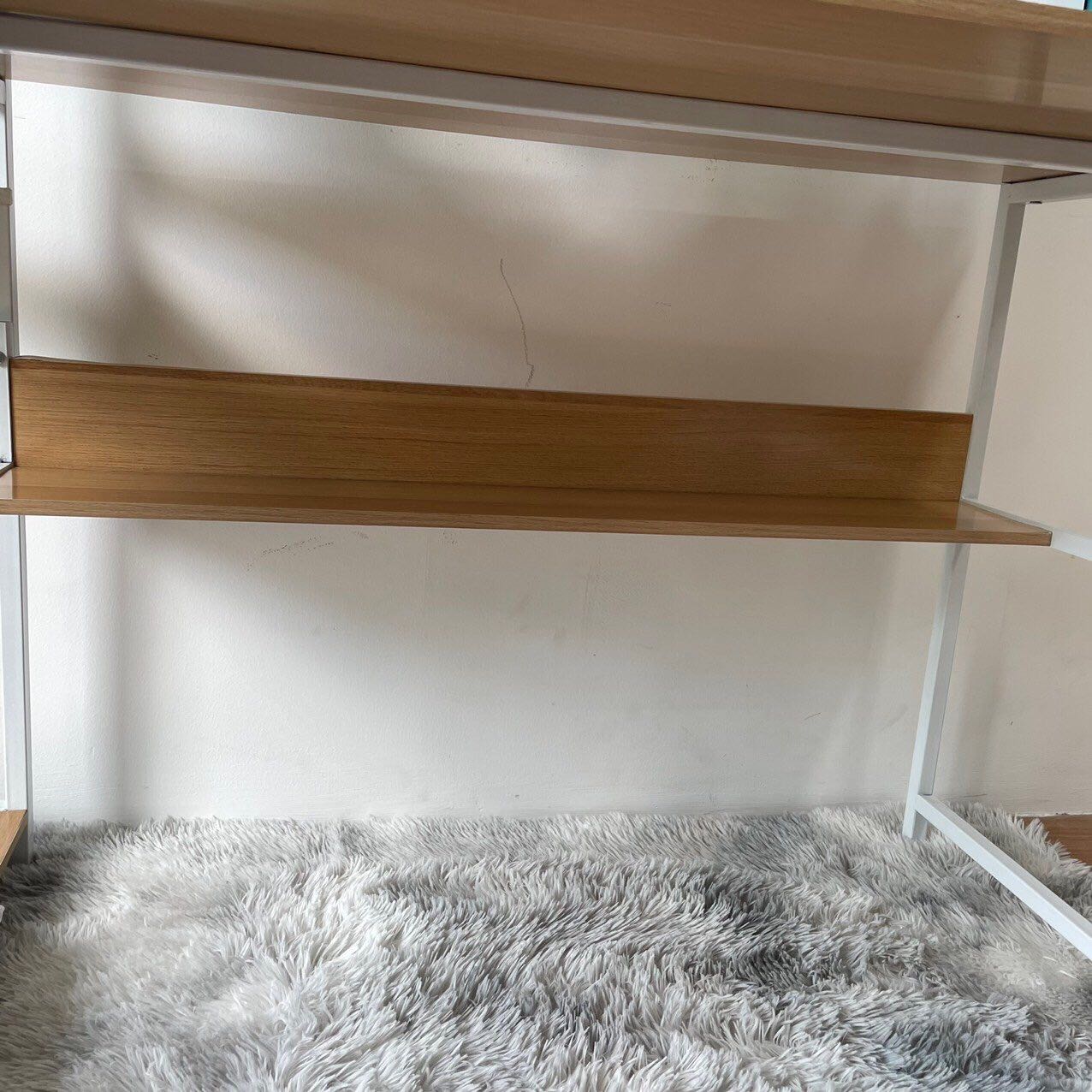 Bàn ổn, lắp hơi phức tạp nhưng shop gửi video hướng dẫn lắp nên ok rồi. Giao cũng nhanh, tạm thời để đồ lên thấy chắc chắn, chưa có vấn đề gì