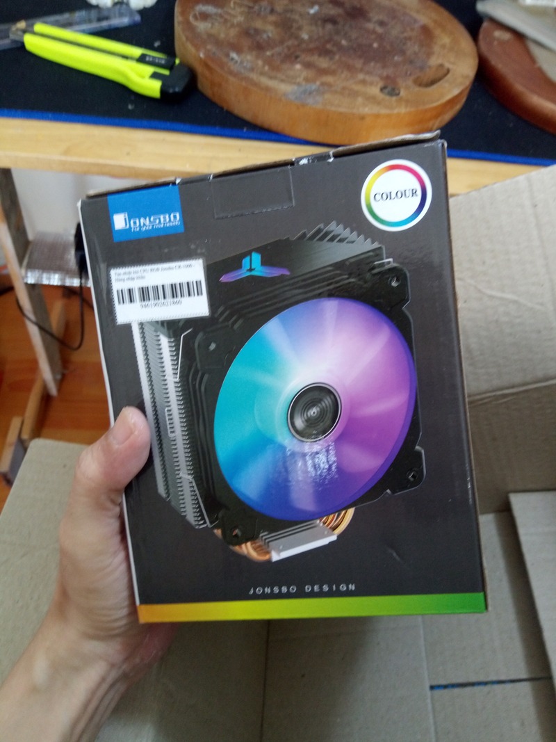 Giao tản nhiệt CPU hiệu jonsbo cr-1000 như hình, mua giá 330k, tản nhiệt xài ổn, ánh sáng nhẹ, đủ màu sắc, quạt chạy êm, nhiệt độ cpu giảm nhanh. Giao tản nhiệt CPU hiệu jonsbo cr-1000 như hình, mua giá 330k, tản nhiệt xài ổn, ánh sáng nhẹ, đủ màu sắc, quạt chạy êm, nhiệt độ cpu giảm nhanh.