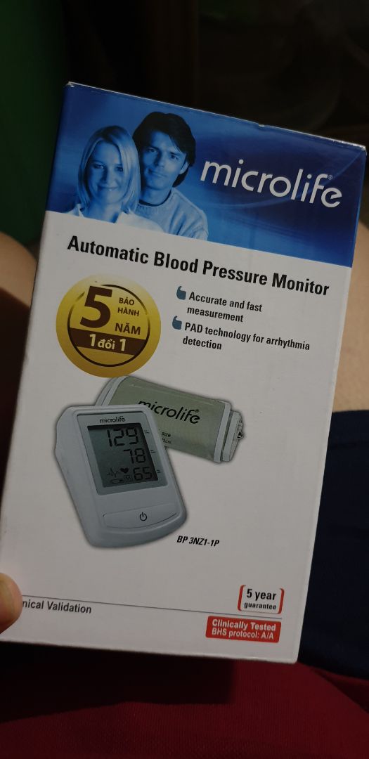 Mình vừa mua máy và dùng thử cho cả gia đình được 4 ngày. Cảm nhận là mức đo chuẩn của máy trên điểm trung bình là 7/10. Hơi lệch một chút khi đo đi đo lại 2,3 lần. Tuy nhiên với tầm giá như vậy cũng khá ổn và Tiki đóng hàng rất kĩ càng, đẹp xinh như mọi khi. Máy được đóng hộp và có đầy đủ giấy tờ hướng dẫn, bảo hành. Khá ưng ý ❤?