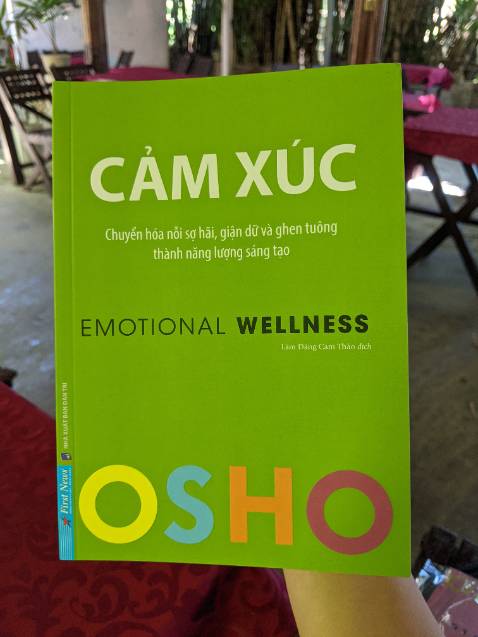 Thiết kế bìa, chất lượng giấy, bản dịch rất tốt, tốt hơn so với các quyển khác đã từng mua trc đây của First News (sách của Eckhart Tolle)...đọc Osho theo mình cần có vốn trải nghiệm cuộc sống, đặc biệt về tâm linh và muốn tìm ra bản thể đích thực của mỗi người. Đọc, đọc và chiêm nghiệm!