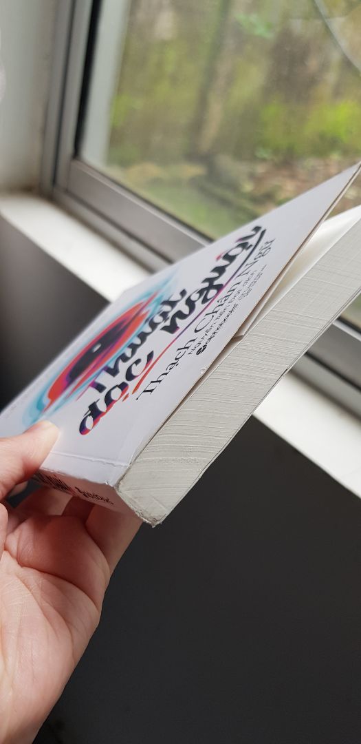 sách này mình ko đánh giá về nội dung, vì chưa đọc, nhưng mà đóng gói thì hơi tệ  nên chỉ ở mức này thôi. May là bìa ko rách hay móp quá nhiều, chứ với mức
 giá như vậy mà nhận quyển sách ko đc giữ cẩn thận thì có hơi thất vọng