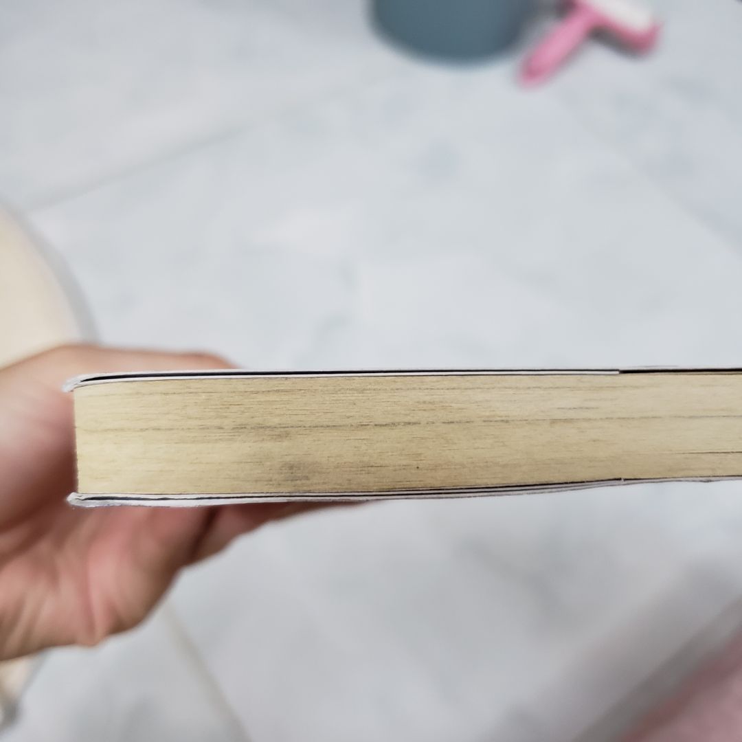 giao hàng nhanh nhưng sách thật sự quá cũ, mặc dù mình đã cố lau sạch bên ngoài nhưng còn vết ố vàng trang giấy thì rất nhiều