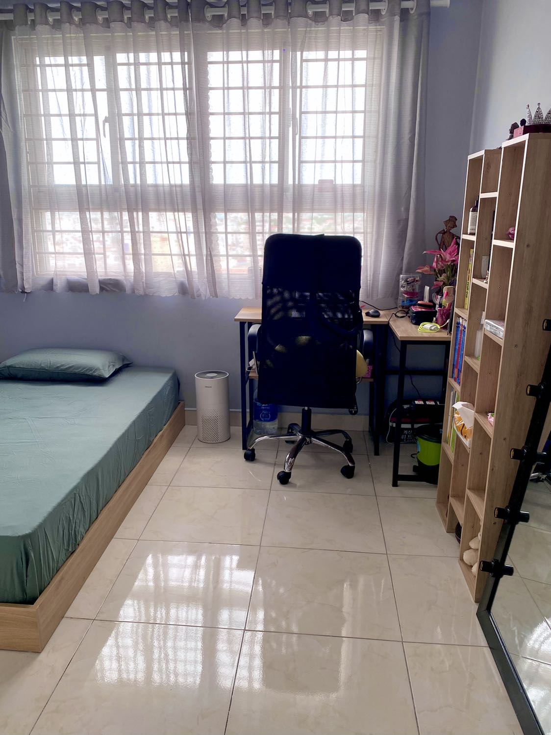 Sản phẩm đẹp và dày dặn, mịn màng hơn mong đợi. Màu xanh y hình, theo mình đây là màu xanh bộ đội thì đúng hơn là xanh mint. Vỏ gối cũng xinh xẻo, giá như có thêm vỏ mền, giá thêm cũng đc, cho đồng bộ. Mình thấy dùng cho nệm cao 30 cũng dc ấy. Rất đáng để mua, nên mua. 5 sao.